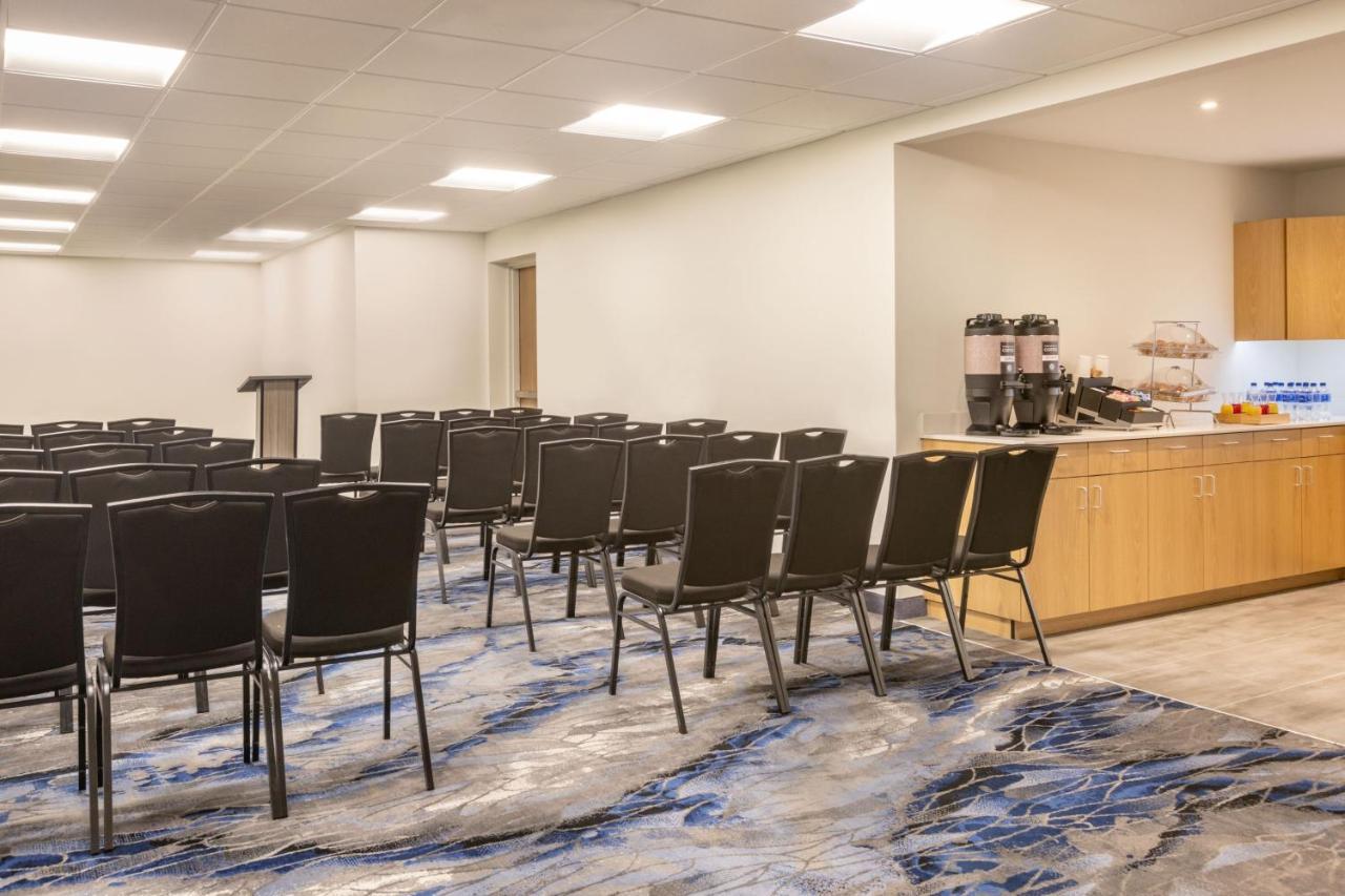 Hotel Fairfield By Marriott & Rockaway